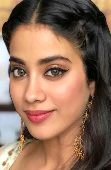 Фотография актёра Джанви Капур