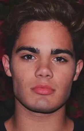 Фотография актёра Эмери Келли