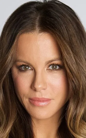 Фотография актёра Кейт Бекинсейл