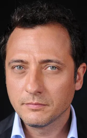 Фотография актёра Йигит Озшенер