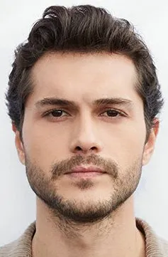 Фотография актёра Алперен Дуймаз