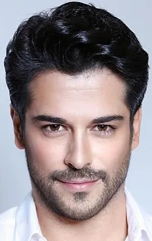 Фотография актёра Бурак Озчивит