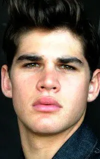 Фотография актёра Райан Бертрош