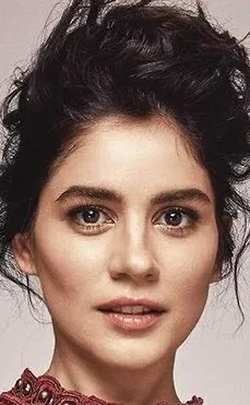 Фотография актёра Зейнеп Чамджи