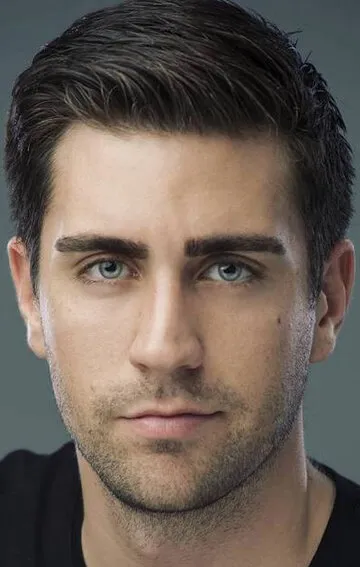 Фотография актёра Чаглар Эртугрул