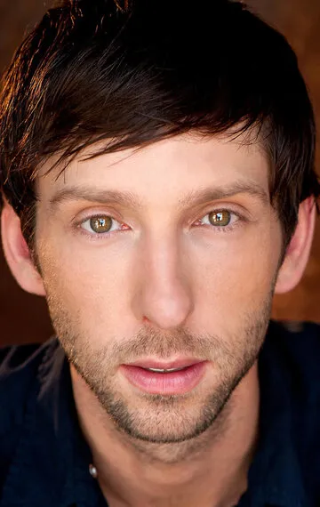 Фотография актёра Джоэль Мур