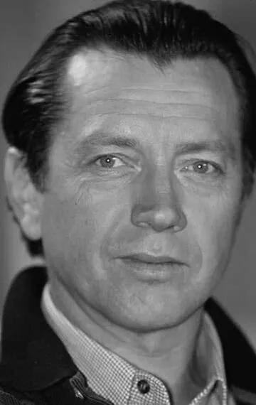 Фотография актёра Бернар Жиродо