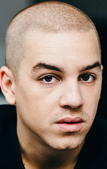 Фотография актёра Антуан Пилон