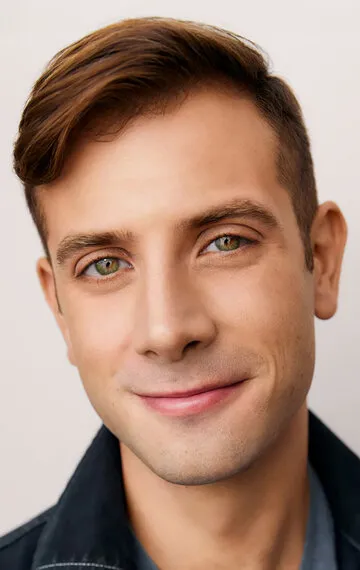 Фотография актёра Эндрю Гомбас