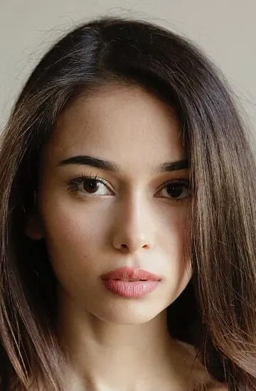 Фотография актёра Тюркю Су Демирель