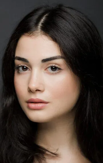 Фотография актёра Озге Ягыз