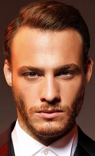 Фотография актёра Керем Бюрсин