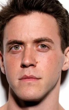 Фотография актёра Эшли Цукерман