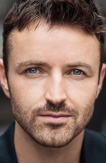Фотография актёра Кевин Мэйнс