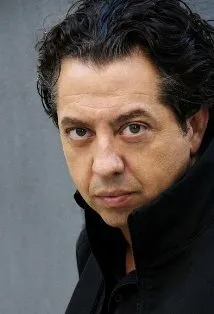 Фотография актёра Джулиан Бэйн