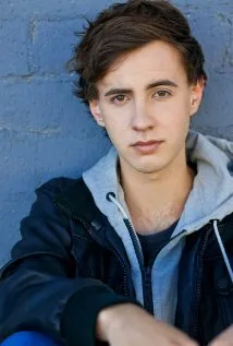 Фотография актёра Николас Кумбе