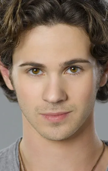 Фотография актёра Коннор Паоло