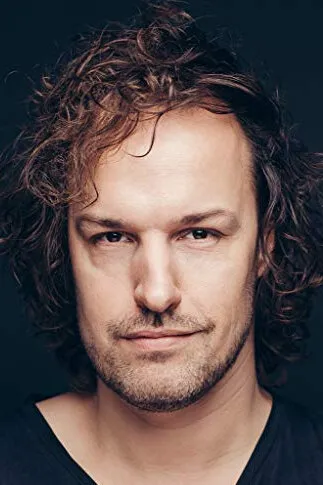 Фотография актёра Мадс Риисом