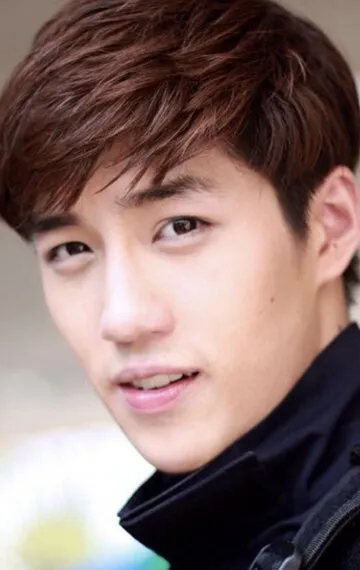 Фотография актёра Тханапоб Лиратанакачорн