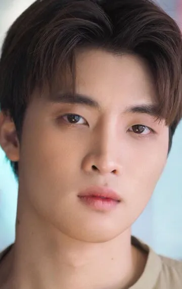 Фотография актёра Пхиравич Аттачитсатапорн