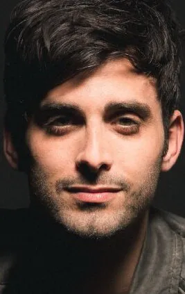 Фотография актёра Каелан Страуз