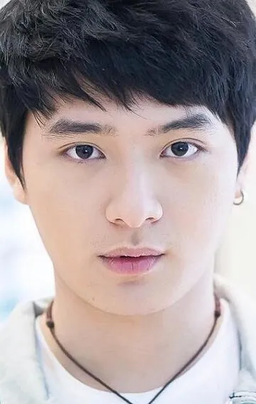 Фотография актёра Перават Сангпотират 