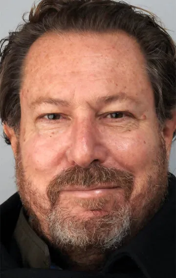 Фотография актёра Джулиан Шнабель