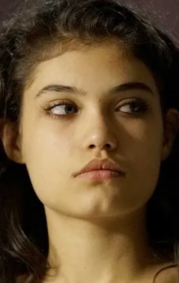 Фотография актёра Алейна Озгечен