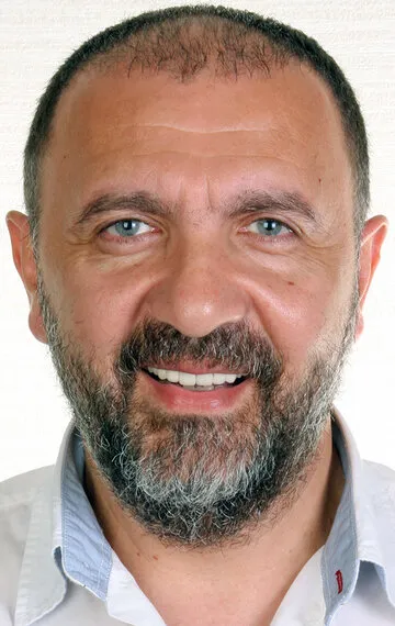 Фотография актёра Эртугрул Постоглу