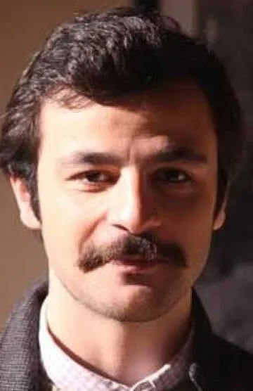 Фотография актёра Гювен Мурат Акпынар