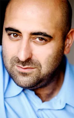 Фотография актёра Озгюр Карадениз