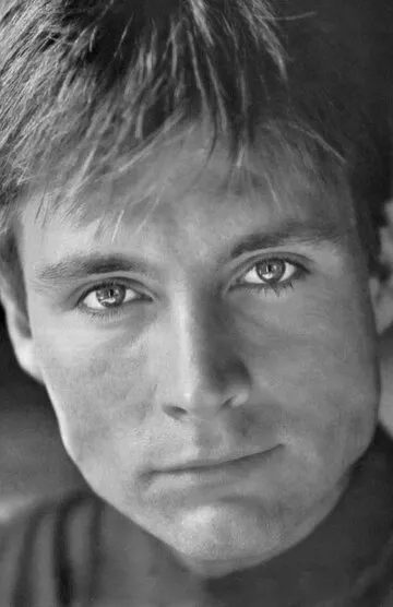 Фотография актёра Джон Филлип Ло