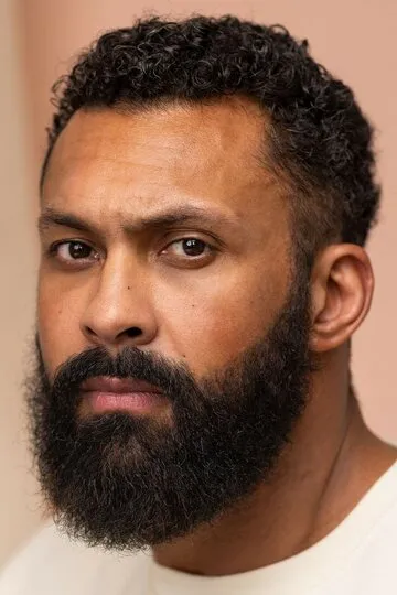 Фотография актёра Чи Льюис-Парри