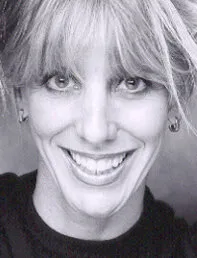 Фотография актёра Эллен-Рэй Хеннесси