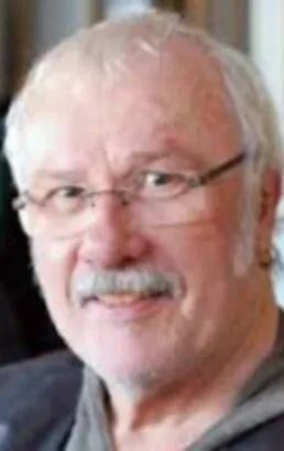 Фотография актёра Дэн Хеннесси