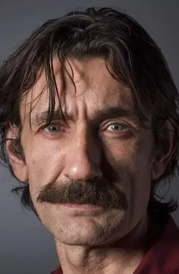 Фотография актёра Небил Сайин