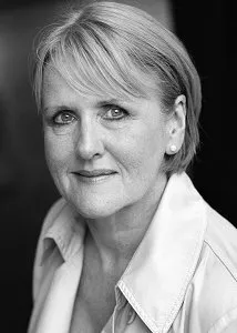 Фотография актёра Джоэнна Хоул