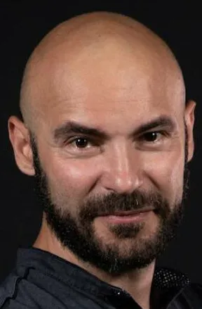 Фотография актёра Мариан Адокицей