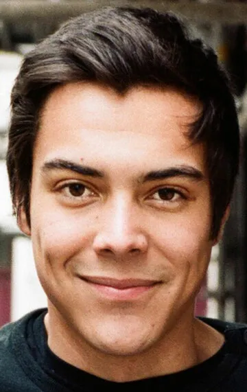 Фотография актёра Микаэль Люмьер