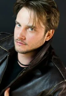 Фотография актёра Адам Томас