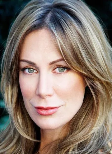 Фотография актёра Симон Беннетт-Смит