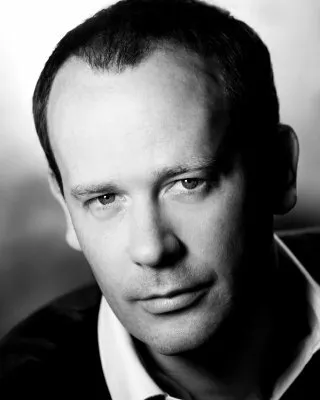 Фотография актёра Саймон Ладдерс