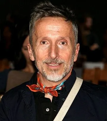 Фотография актёра Саймон Дунэн