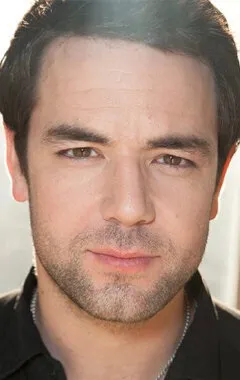 Фотография актёра Аарон Маккаскер