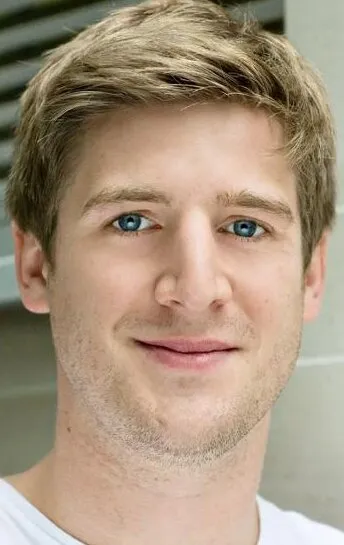 Фотография актёра Том Стортон