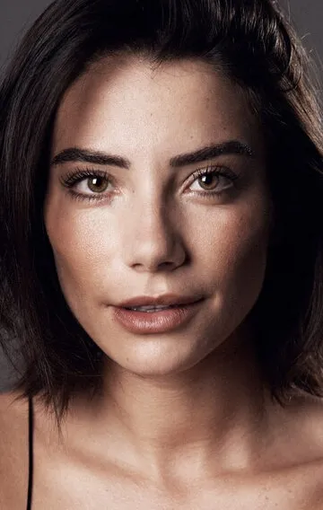 Фотография актёра Каролина Карвалью