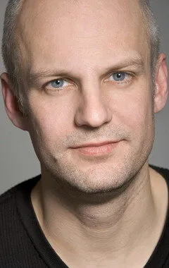 Фотография актёра Троэльс Любю