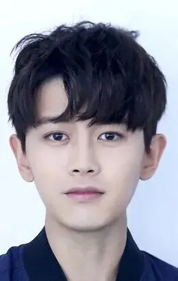 Фотография актёра Жэнь Цзялунь