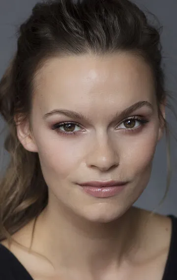 Фотография актёра Анна-Мари Томас