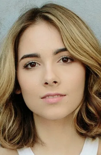 Фотография актёра Хейли Пуллос